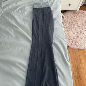 Grey Lululemon Yoga Pant in size 8. Just like new.
